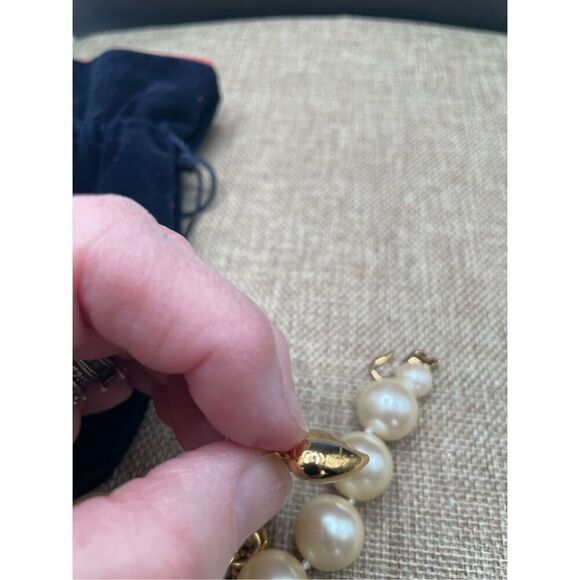 CAROLEE HAND-KNOTTED FAUX GOLD PEARL NECKLACE Gold Tone CHAIN HEART END Pouch - Picture 8 of 9